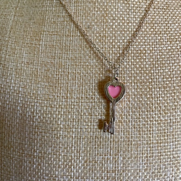 Heart Key Pendant Necklace with SISTERS charm - Picture 5 of 7
